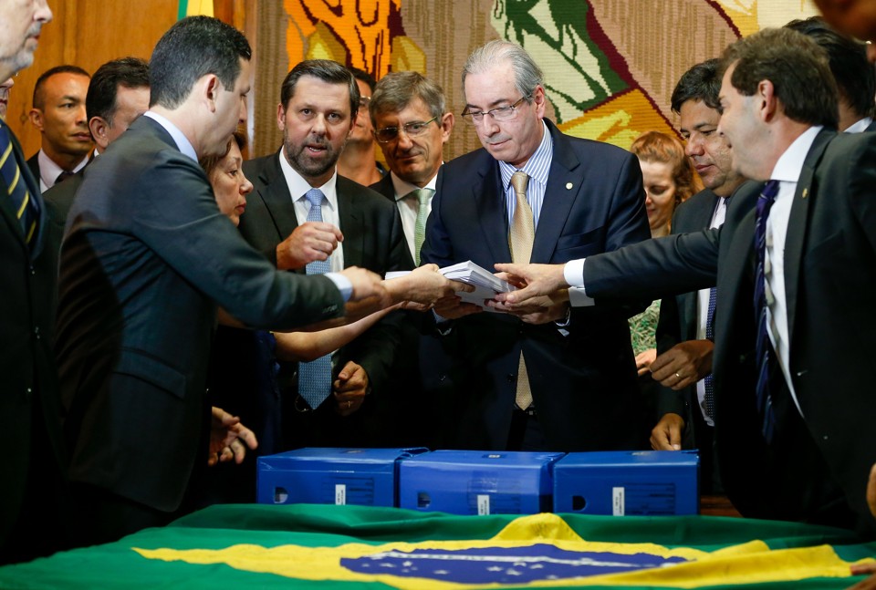 Eduardo Cunha recebeu de líderes da oposição o novo pedido de impeachment da presidente Dilma. | Pedro Ladeira/Folhapress