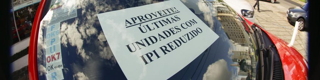 Em 2009, Lula assinou a medida provisória que ampliou até o fim de 2015 o desconto de IPI para carros produzidos no Norte, Nordeste e Centro-Oeste. | Daniel Castellano / Gazeta do Povo