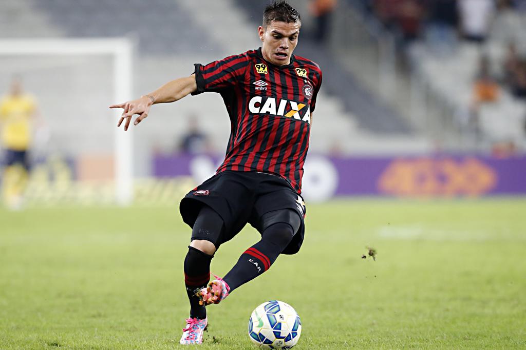 O colombiano Daniel Hernández faz parte da leva de estrangeiros que o Atlético contratou em 2015: todos ainda estão devendo. | Albari Rosa/Gazeta do Povo