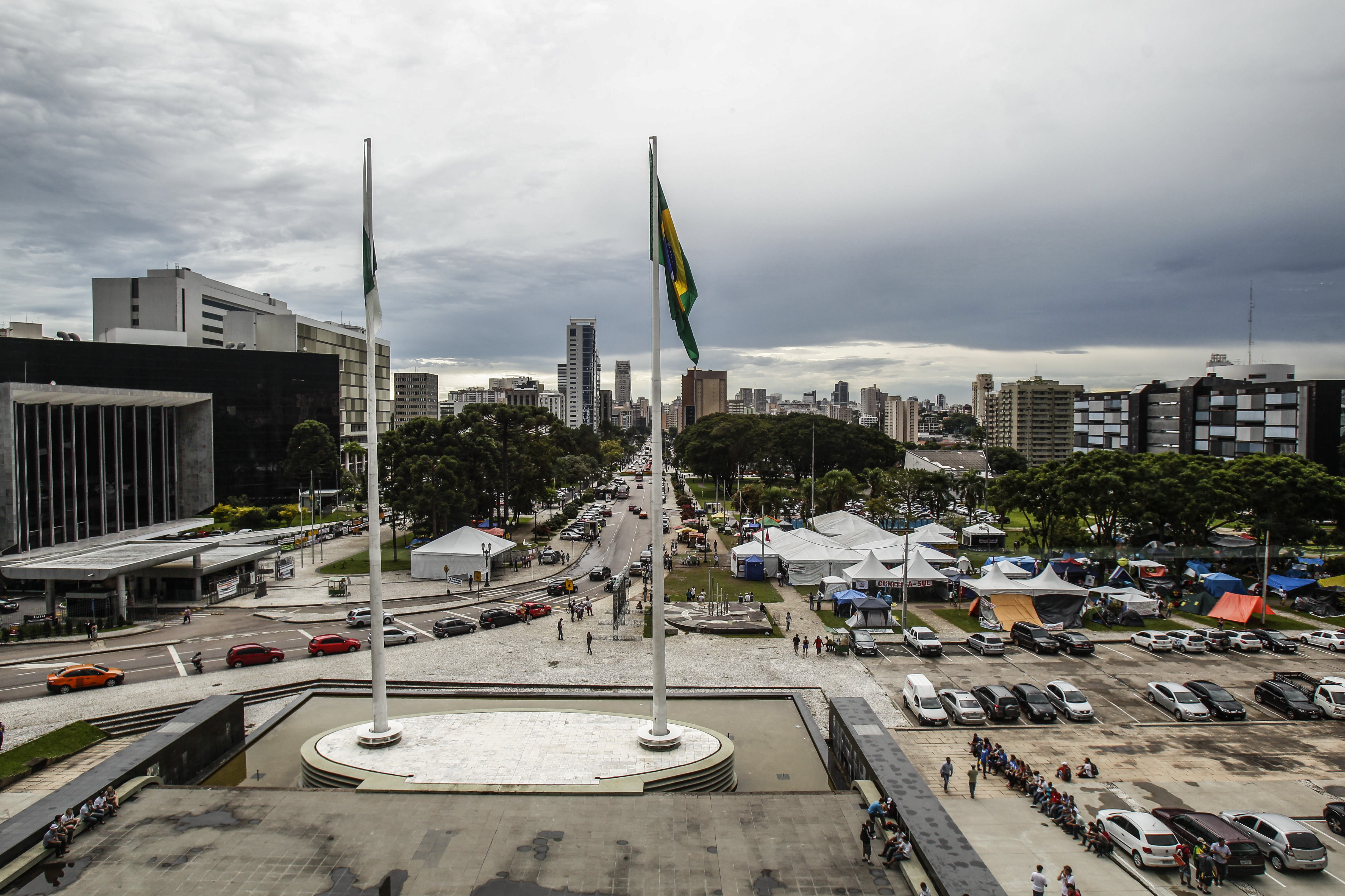 O governo do Paraná também apostou no aumento de tributos e taxas para tentar equilibrar o caixa. | Daniel Castellano/Gazeta do Povo