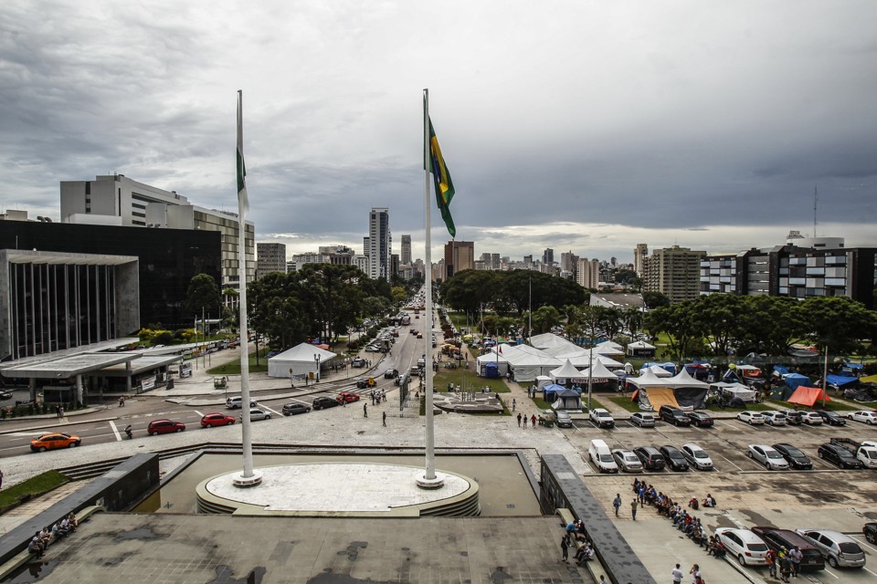 O governo do Paraná também apostou no aumento de tributos e taxas para tentar equilibrar o caixa. | Daniel Castellano/Gazeta do Povo
