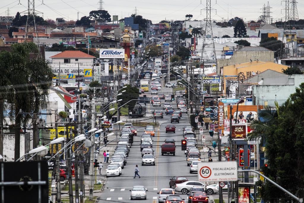 Rua Izaac Ferreira da Cruz: novo eixo de adensamento da capital. | Daniel Castellano/Gazeta do Povo