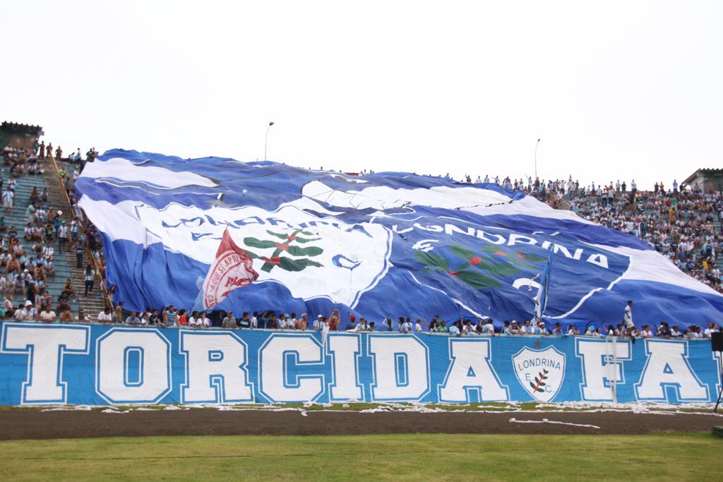 Torcida vai empurrar o Londrina na busca do acesso domingo. | ROBERTO CUSTODIO / JORNAL DE LONDRINA