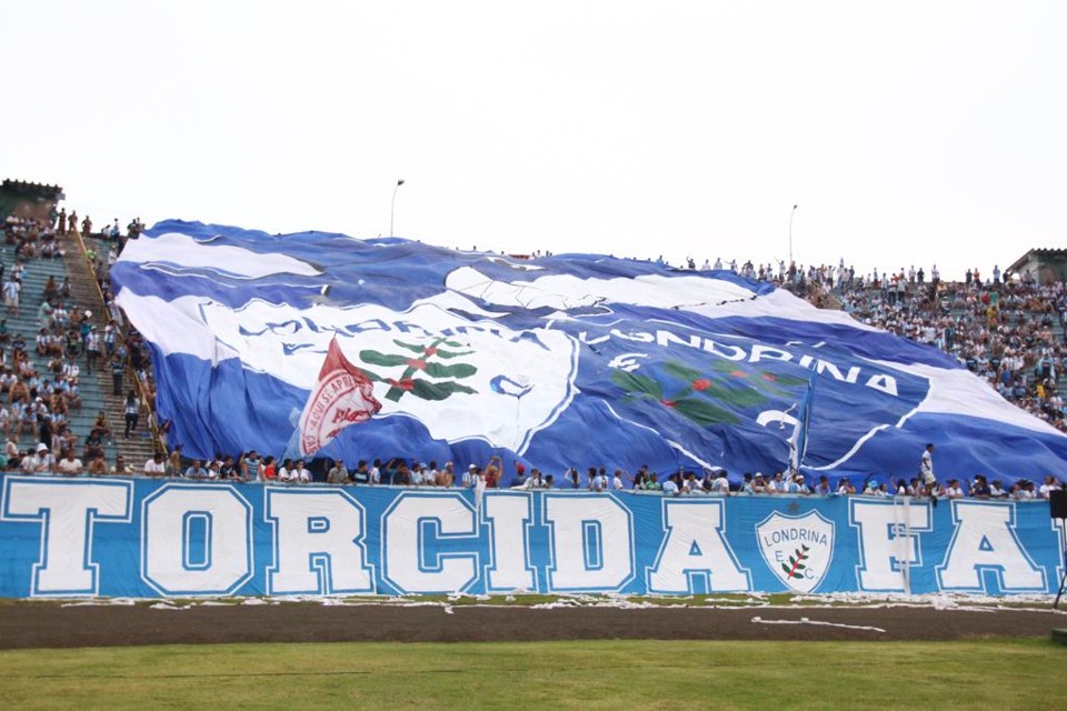 Torcida vai empurrar o Londrina na busca do acesso domingo. | ROBERTO CUSTODIO / JORNAL DE LONDRINA