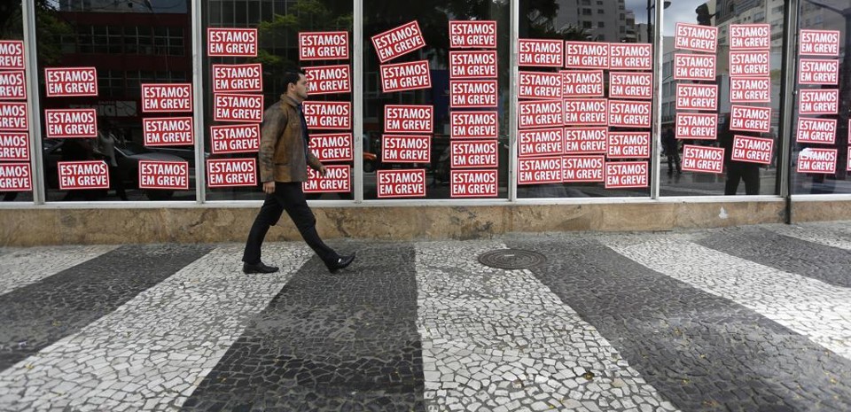 Os bancos ofereceram reajuste de 10% nos salários e benefícios, com ganho real de 0,11%, e de 14% no vales refeição e alimentação | Henry Milleo/Gazeta do Povo
