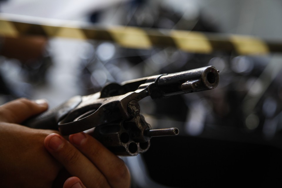 Pesquisadora crítica o projeto aprovado que muda a idade mínima para o porte de armas. | Raphael Alves/ TJAM