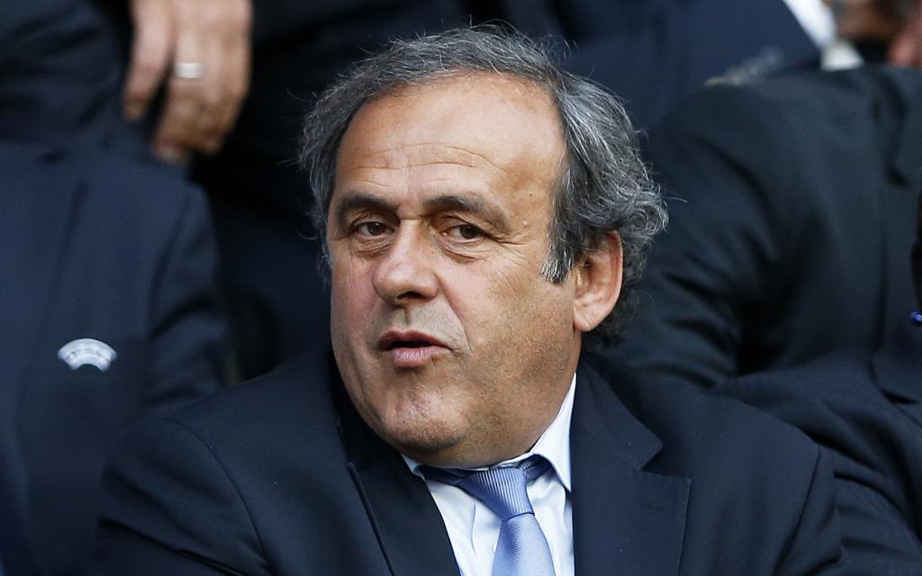 Em entrevista à revista francesa, Platini diz não haver nada de errado com o dinheiro que recebeu da Fifa. | Carl Recine/REUTERS
