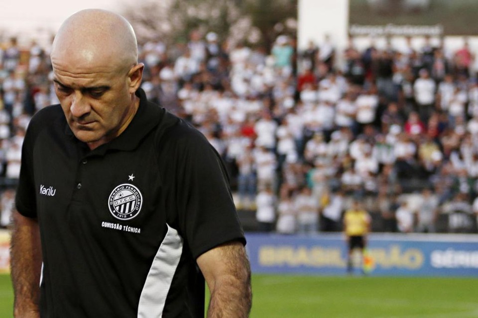 Bolas paradas defensivas do Fantasma irritaram o técnico Itamar Schülle | Josue Teixeira/Gazeta do Povo