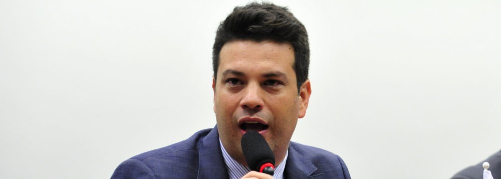 Alegando terem sido alijados das discussões sobre a reforma ministerial, os deputados dessas siglas decidiram desfazer o bloco com o PMDB | /