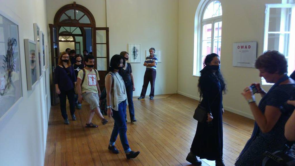 Artistas participam de ato contra a saída de Ana González da direção do Museu da Gravura. | Ana Carolina Caldas/