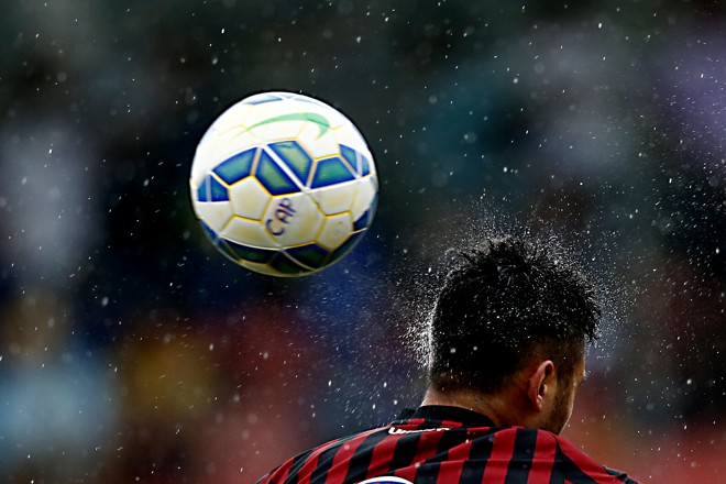Atlético e Criciuma fizeram um jogo movimentado no estádio Francisco Muraro, em Curitiba, com muita chuva. | Albari Rosa/Gazeta do Povo