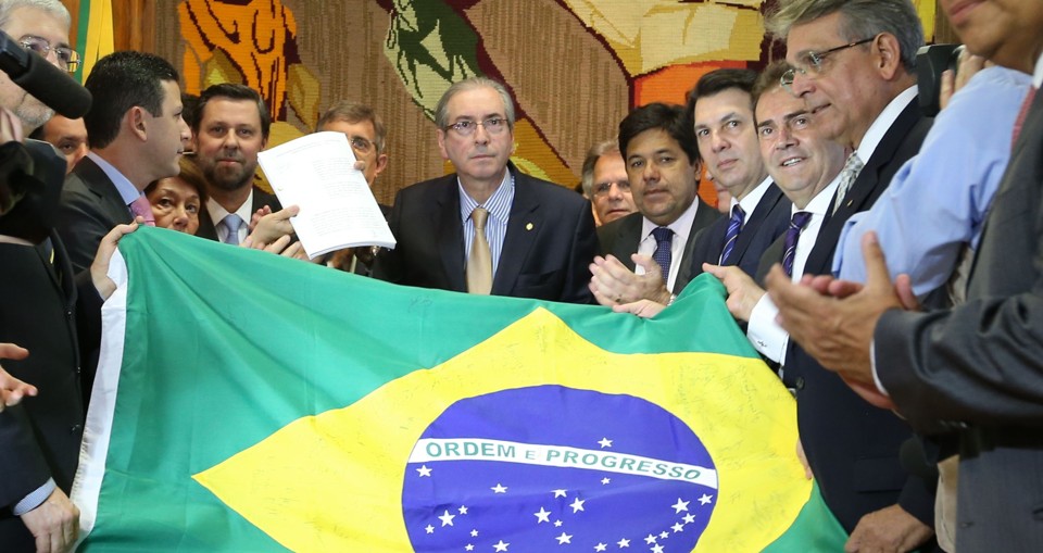 Líderes da oposição durante a entrega do novo pedido de impeachment de Dilma: carinho com Cunha. | Lula Marques/ Agência PT