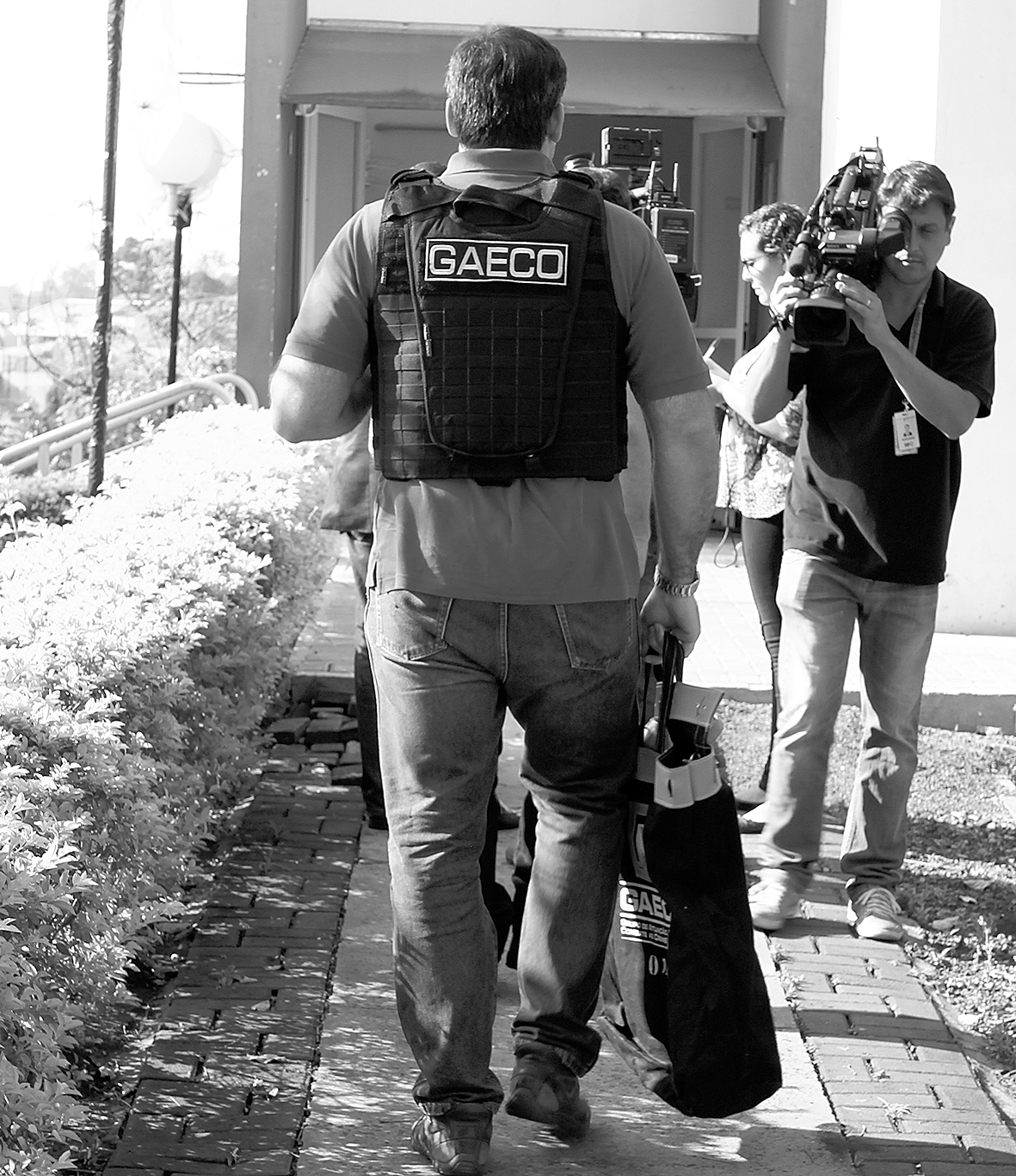 Investigador do Gaeco durante uma ação da Publicano: o foco agora é o crime de lavagem de dinheiro. | Roberto Custodio/Jornal de Londrina