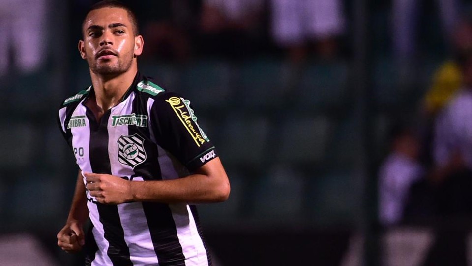 O atacante Clayton, do Figueirense, marcou dois gols na importante vitória sobre o Flamengo. | Petra Mafalda/Mafalda Press/Folhapress