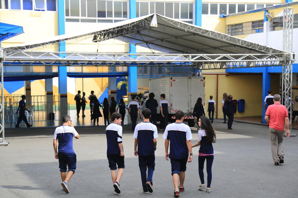 Crise econômica tem levado pais a trocarem escolas particulares por públicas. | Ivonaldo Alexandre/Gazeta do Povo