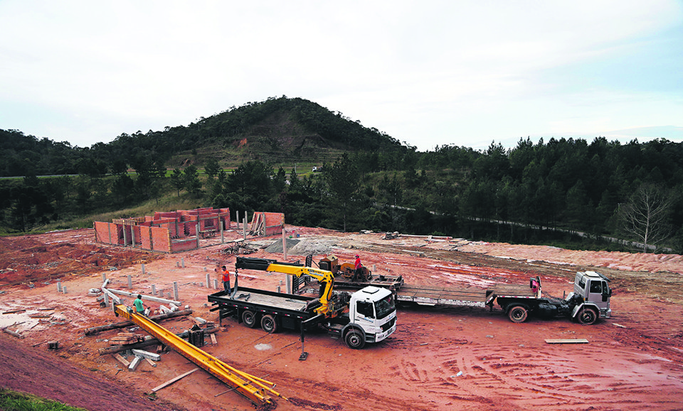 Construção do Colégio Ribeirão Grande, em Campina Grande do Sul, está na mira dos investigadores. | Albari Rosa/Gazeta do Povo