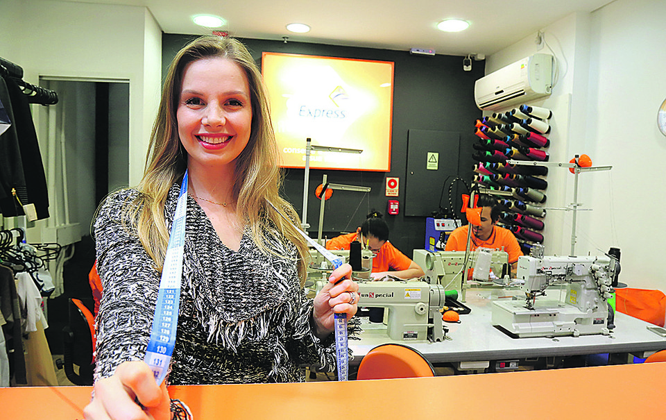 Gabriella Finardi abriu a Arranjos Express há dez meses, no Shopping Estação: resultado animador. | Ivonaldo Alexandre/Gazeta do Povo