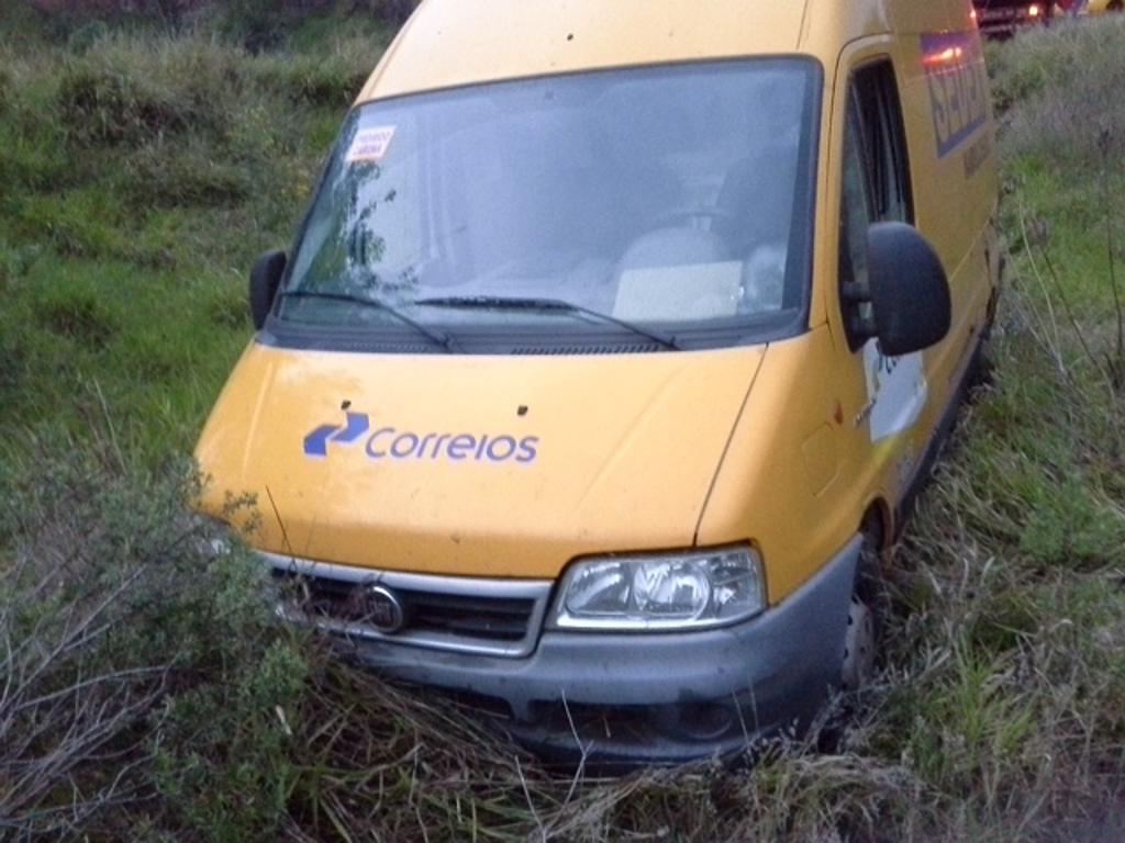 65 sacos com tabletes de maconha foram encontrados no veículo. | Polícia Militar/divulgação