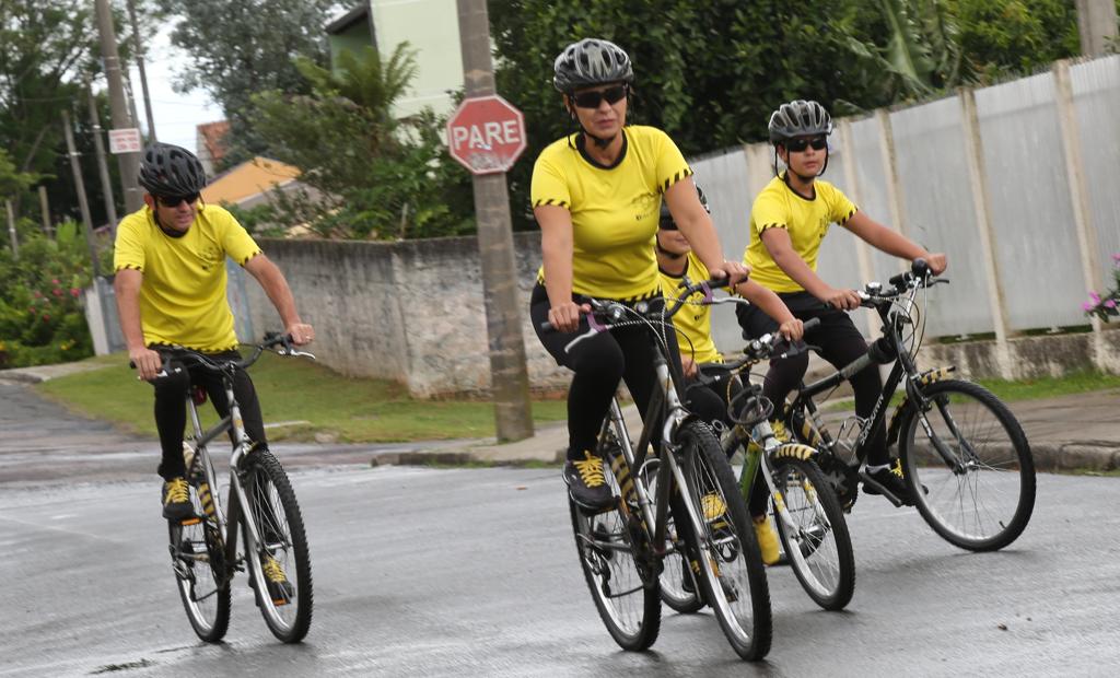 Atualmente, a família tenta fazer tudo de bicicleta, da ida ao supermercado à volta da escola. | Ivonaldo Alexandre/Gazeta do Povo