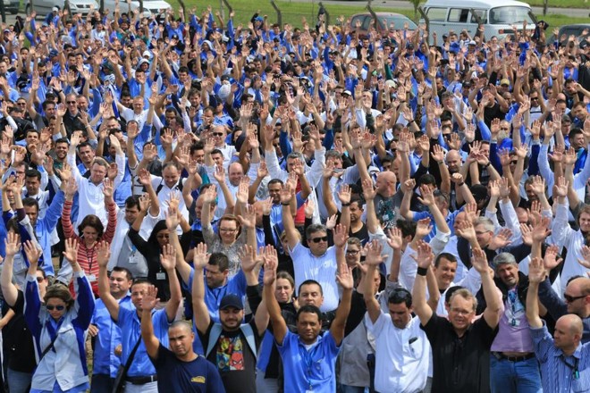 Cerca de 90% dos participantes da assembleia votaram a favor do pacote, segundo o SMC. | Ivonaldo Alexandre/Gazeta do Povo