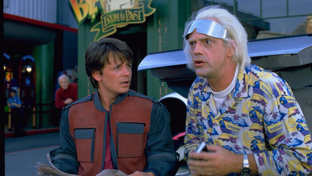 Michael J. Fox e Christopher Lloyd em “De Volta para o Futuro 2” | Divulgação