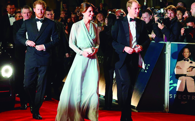 Harry, Kate e William chegam à estreia de “007 Contra Spectre” no Royal Albert Hall, em Londres. | Fotos: Reuters