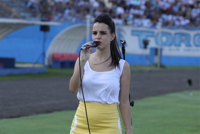 Allice Tirolla cantou para 30 mil no domingo. | Wellington Ferrugem/ Reprodução/ Redes Sociais