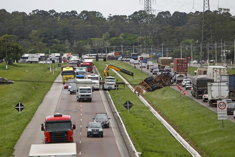 Carga de açúcar foi retirada ainda pela manhã | Antônio More/Gazeta do Povo