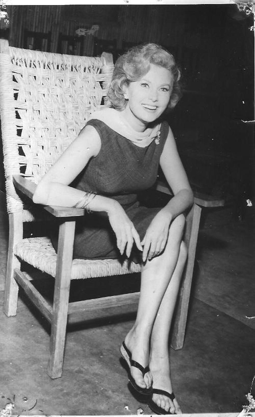 A atriz Rhonda Fleming num intervalo das filmagens em Jacarezinho. | Arquivo pessoal de Celso Rossi