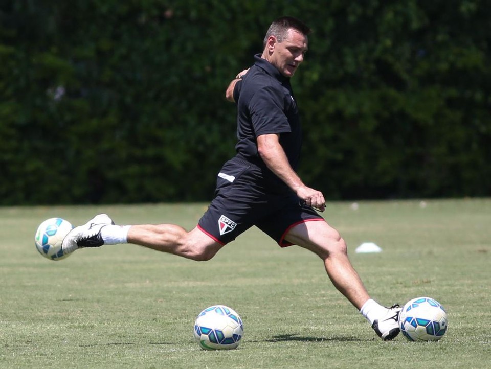 Com dores musculares, Luís Fabiano desfalca o São Paulo contra o Coritiba O técnico Doriva perdeu o atacante Luís Fabiano, vetado de última hora, mas terá a volta de Rogério na linha de frente. | Marcelo D. Sants/Frame/Folhapress