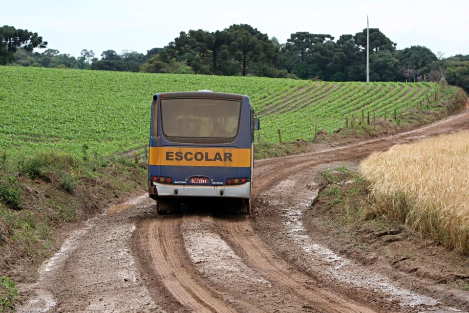 Transporte rural: para a APP-Sindicato, menos escolas significa deslocamentos  e evasão maiores. | ALBARI ROSA/Gazeta do Povo