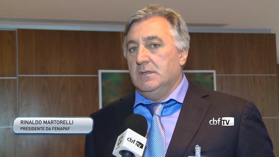 Rinaldo Martorelli, presidente da Federação Nacional dos Atletas Profissionais, encampou a posição da CBF contra a Primeira Liga. | Reprodução/CBF TV