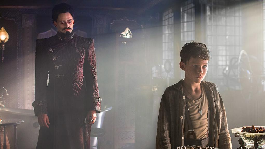 Levi Miller no papel do garoto que não quer crescer não convence. | Divulgação