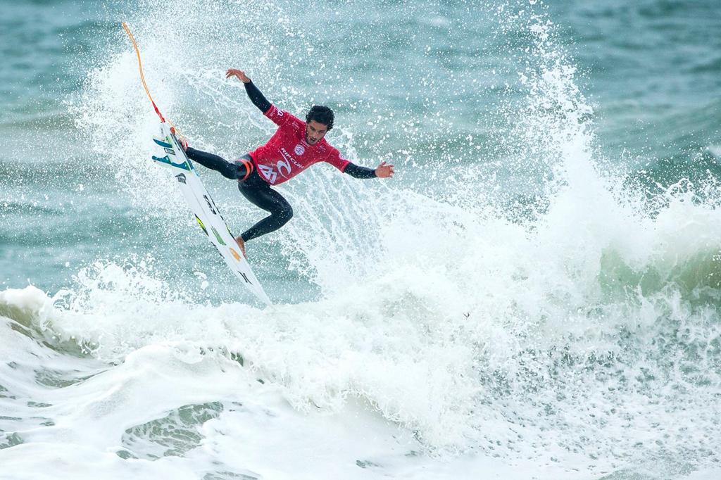 Com a conquista em Portugal, Filipe Toledo acirra a briga pelo título mundial. | Kirstin Scholtz/WSL
