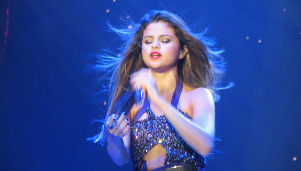 Cantora começou em programa da Disney e agora está “sensual”. | Amanda Nobles/Wikimedia Commons