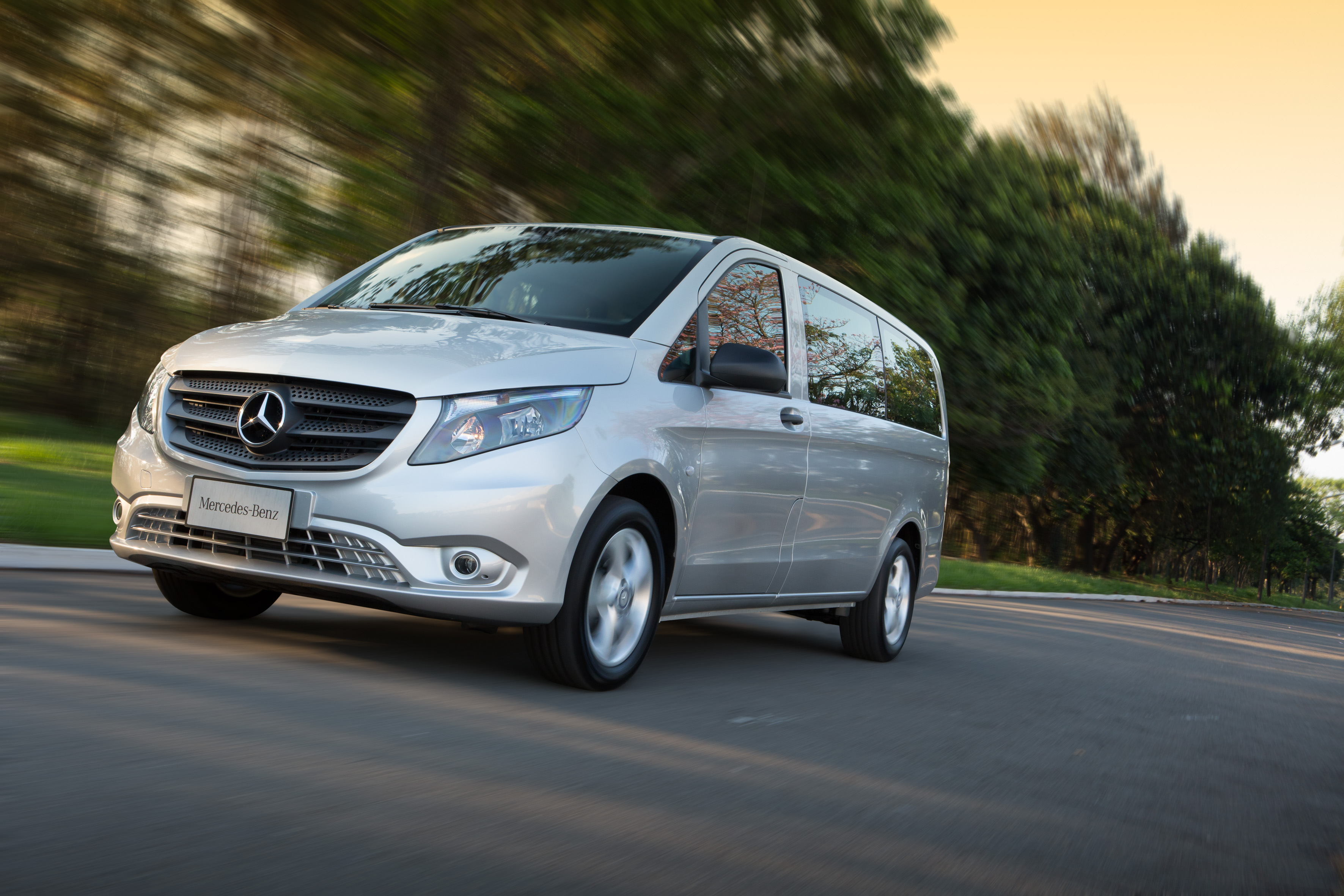 A versão Tourer é para o transporte de passageiro e possio motor 2.0 turboflex. | Malagrine/Mercedes-Benz