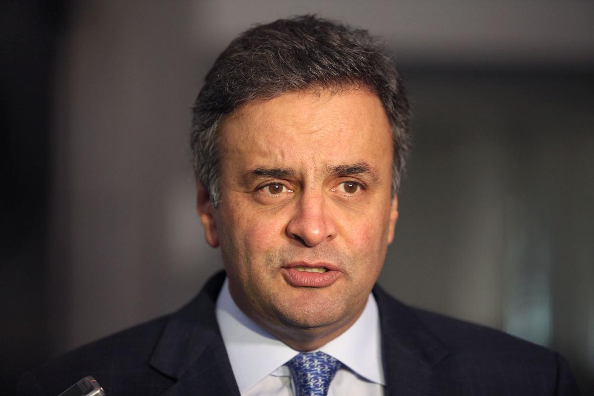 Segundo Aécio, o País “está assistindo a mais triste página da história da Advocacia Geral da República (AGU), que deve aconselhar presidente da República, e não defender ilegalidades” | /