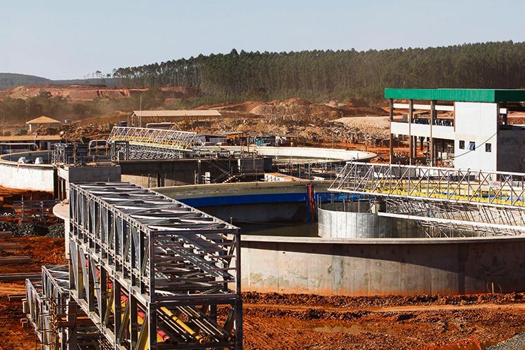 Obra da fábrica em Ortigueira: autossustentável em energia. | Daniel Castellano/Gazeta do Povo