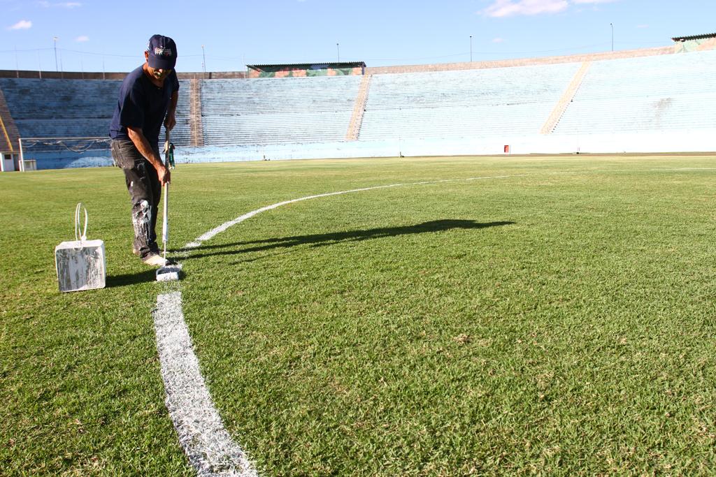 Prefeitura já contratou empresa para trocar o gramado do Estádio do Café para 2016. | Gilberto Abelha/Gilberto Abelha