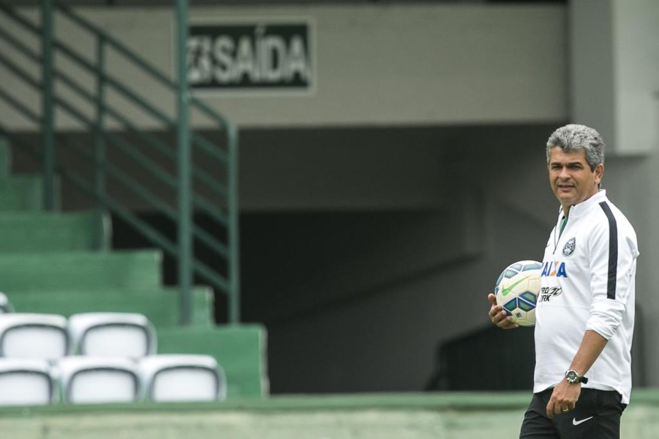Um tropeço diante do Figueirense pode custar o cargo de Ney Franco no comando técnico do Coritiba. | Marcelo Andrade/Gazeta do Povo