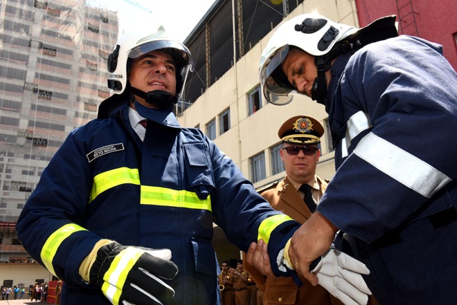 ... e a da mão esquerda. | Ricardo Almeida/ANPr/Fotos Públicas