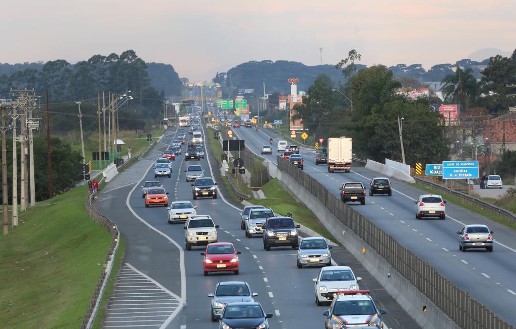 Fluxo será intenso, mas dá para ficar menos tempo na rodovia ao fugir dos horários de pico. | Pedro Serapio/Gazeta do Povo