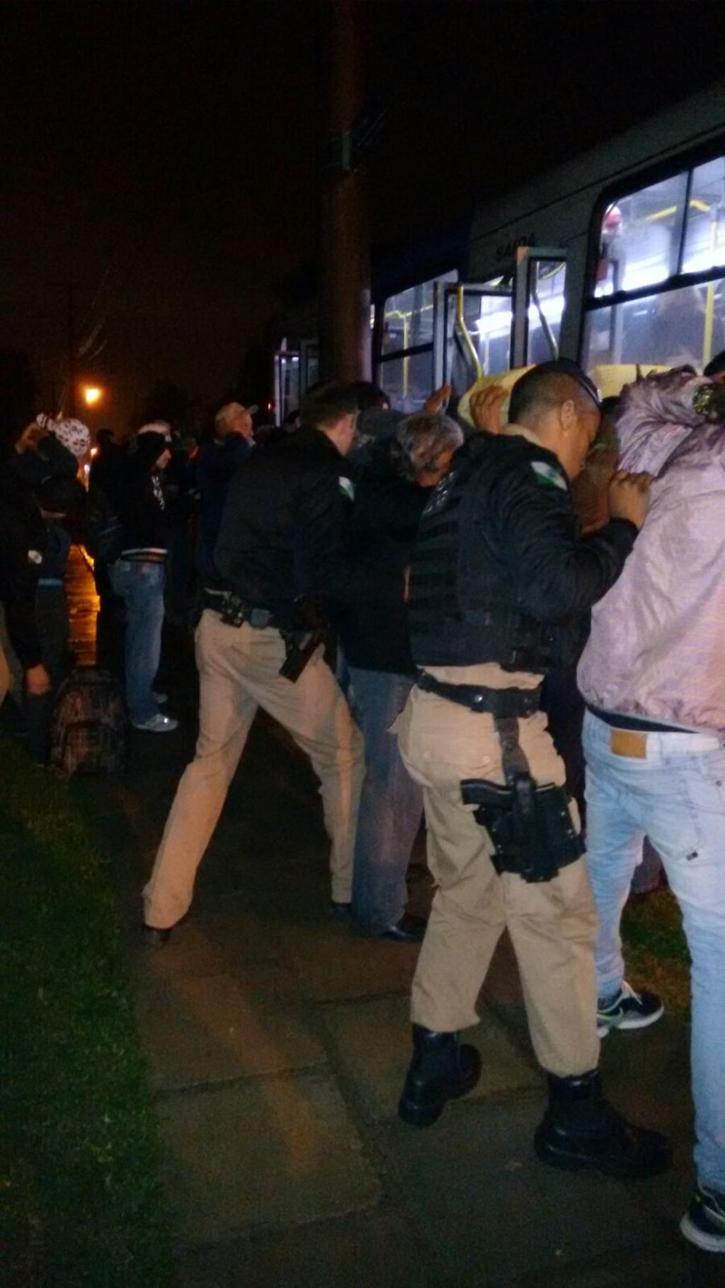 PM aborda passageiros na operação “Fim da Linha” | Divulgação/Polícia Militar PR