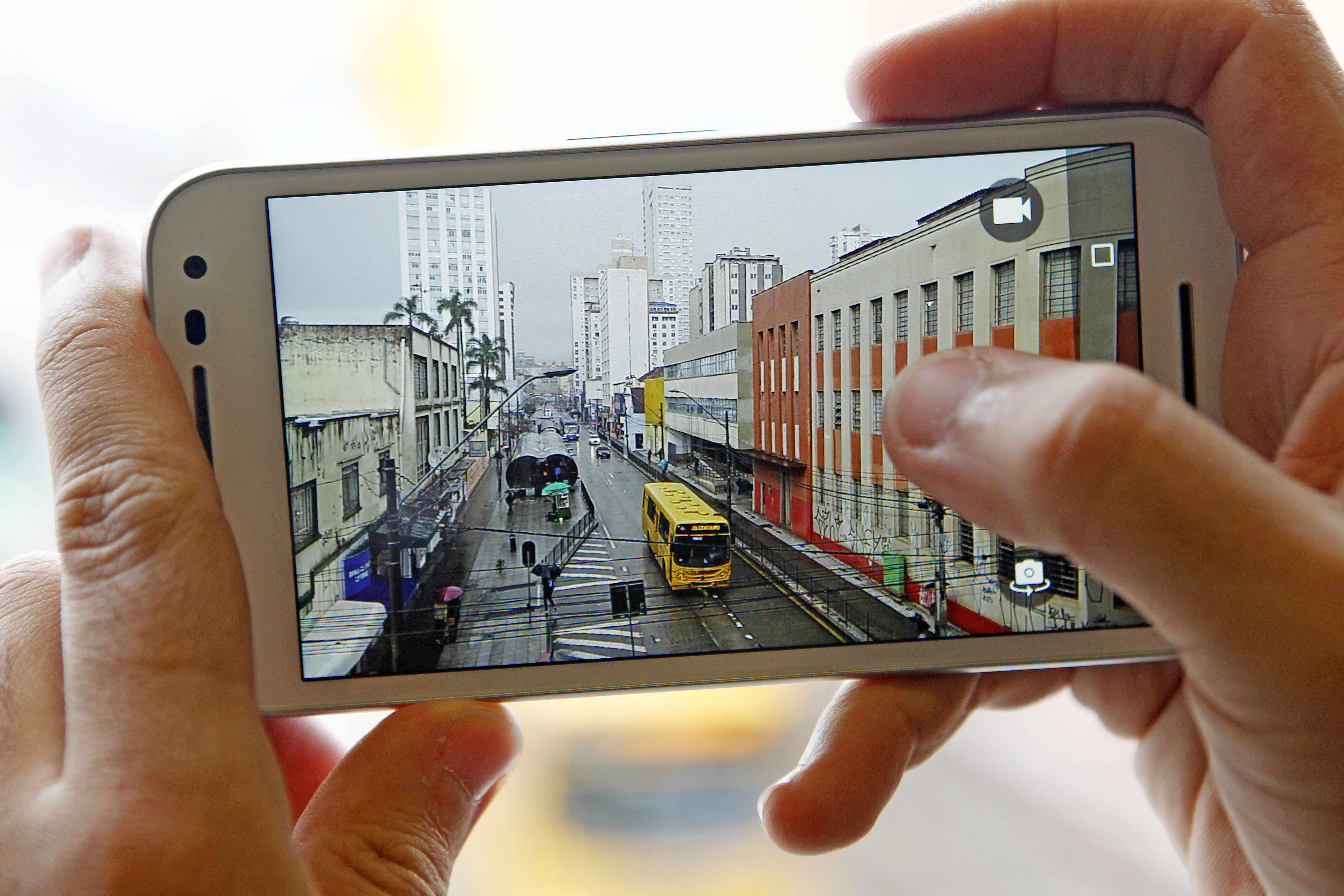 Entre as medidas está a que revoga benefícios tributários para computadores, smartphones e tablets. | Antônio More/Gazeta do Povo