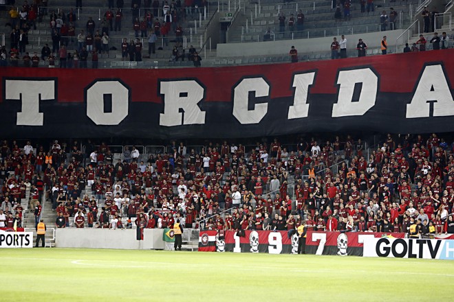 Torcida atleticana mostrou apreensão. Só o gol de Marcos Guilherme trouxe alívio. | Albari Rosa/Gazeta do Povo