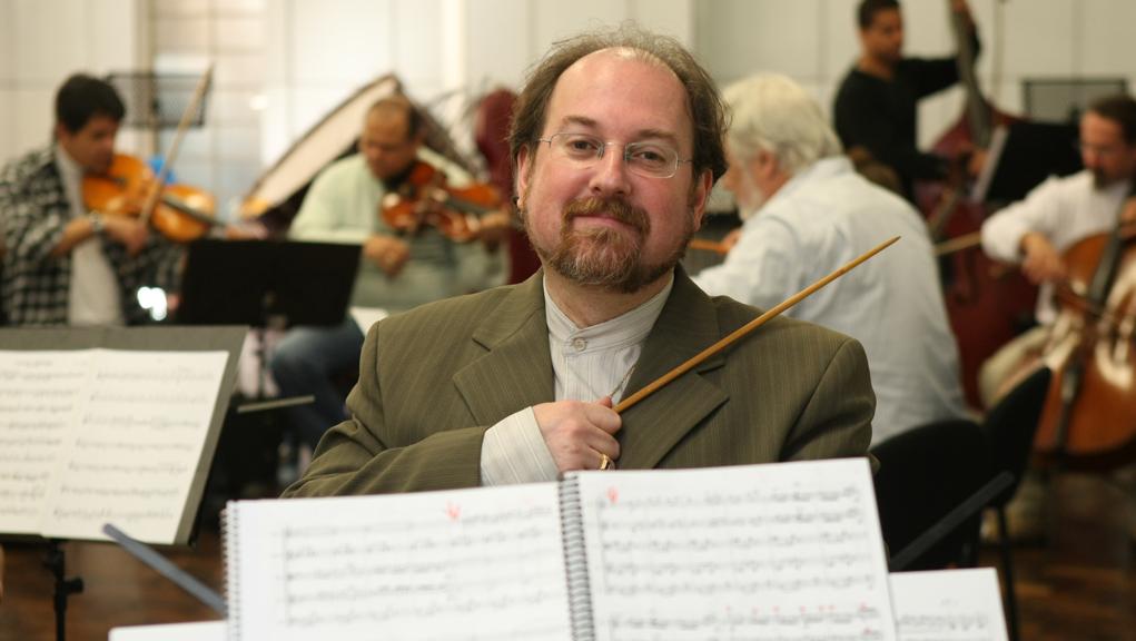 Além de obras de Krieger, que compõe inspirado em linhas como o estilo neoclássico e o nacionalismo de Villa-Lobos e Camargo Guarnieri, o programa inclui uma serenata de Mozart e peças de Piazzolla. | Daniel Castellano/Arquivo Gazeta do Povo