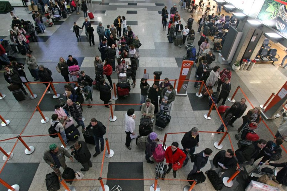 Área de check-in do aeroporto Afonso Pena, que serve a Curitiba e região | Antônio More / Gazeta do Povo/Arquivo