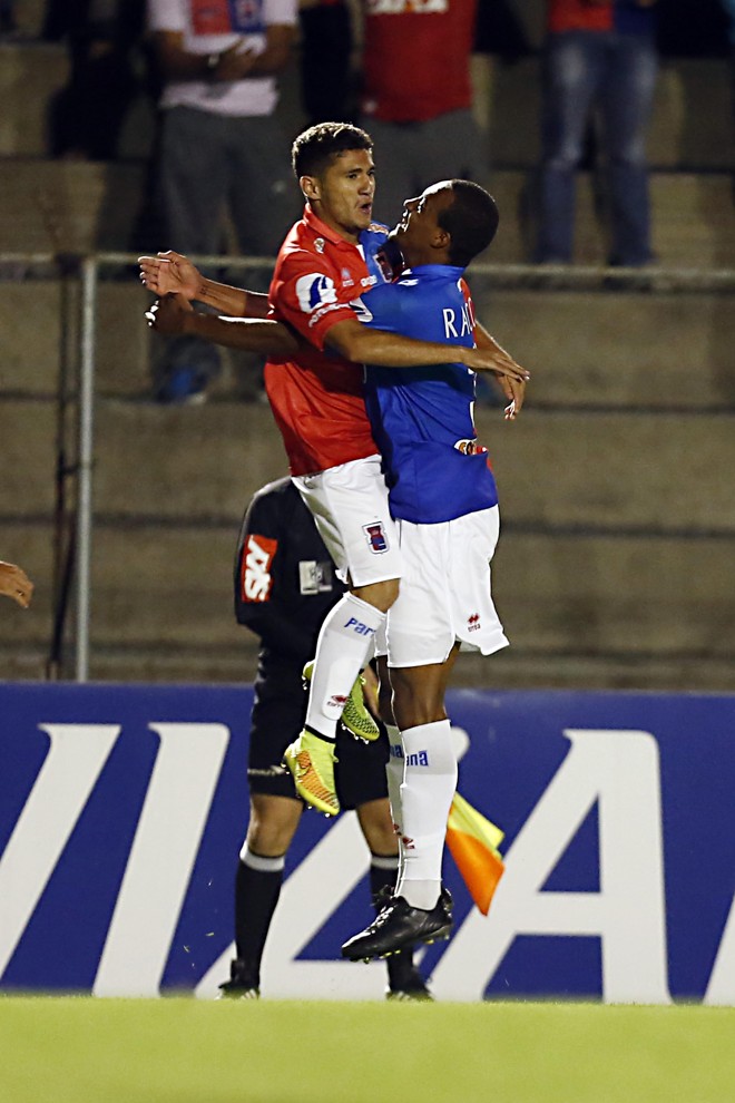 O baixinho Lucas Pará marcou o primeiro gol do Paraná logo depois de sair do banco de reservas. | Foto: Albari Rosa/Gazeta do Povo