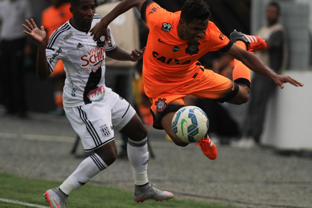 Corinthians empatou com a Ponte em Campinas | Gustavo Magnusson/Folhapress