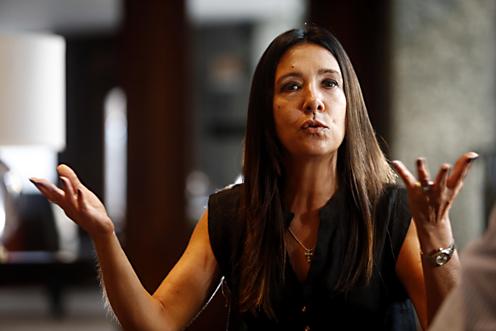 Claudia Wallin mostra o avesso da política brasileira . | Albari Rosa/Gazeta do Povo